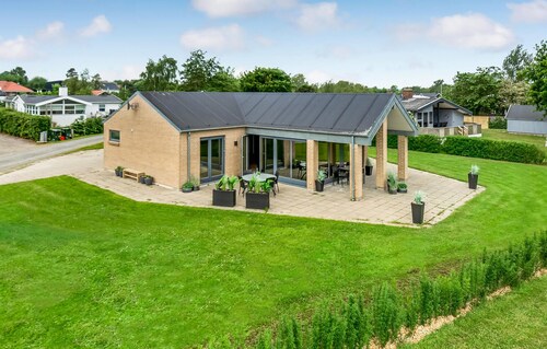 Amazing home in Juelsminde with sauna