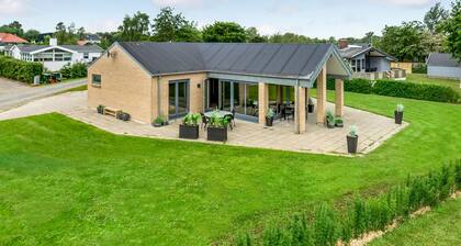 Amazing home in Juelsminde with sauna