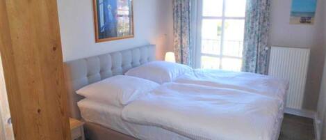 1 bedroom, travel cot, WiFi