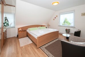 1 chambre, lit parapluie, Wi-Fi, draps fournis