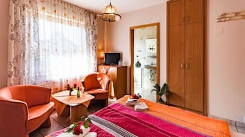 2 bedrooms, in-room safe, WiFi, bed sheets