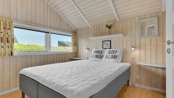 3 bedrooms, travel cot, free WiFi