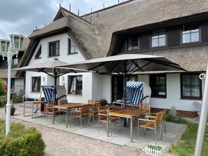 Outdoor dining - Double room / No. 24 - 3*** Appartementhotel Mare Balticum GmbH & Co KG (Sagard)