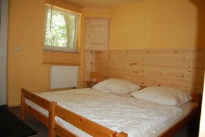 4 bedrooms, WiFi, bed sheets