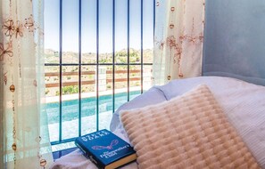 3 quartos, berço de viagem, Wi-Fi de cortesia, roupa de cama