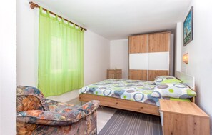 3 chambres, accès au Wi-Fi (inclus), literie fournie
