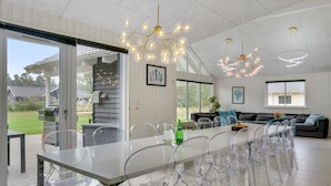 Dining - Gorgeous home in Frederiksværk with sauna (Frederiksværk)