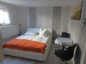 1 bedroom, WiFi, bed sheets - North Room - Pension Storchennest (Klausdorf)