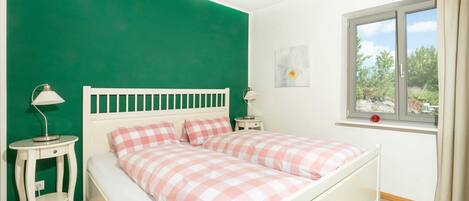 2 عدّة غرف نوم وسرير سفر وواي فاي وملاءات أسرّة