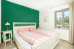 Unclassified image, 2 of 15, button - Morning dew - apartments in the solar house (Putbus)