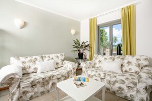 Unclassified image, 5 of 15, button