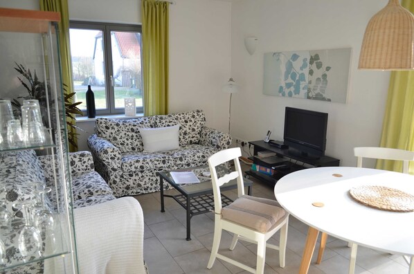 Unclassified image, 1 of 16, button - Morning dew - apartments in the solar house (Putbus)