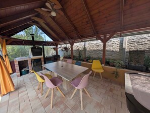 تناول الطعام بالخارج