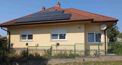 Holiday apartment with barbecue and air conditioning