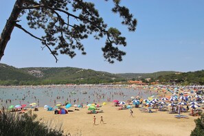 Beach nearby - Holiday apartment with terrace (Kampor)