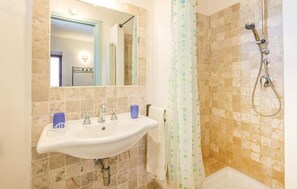 Bathtub - Nice apartment in San Vito in Monte TR (San Vito in Monte TR)