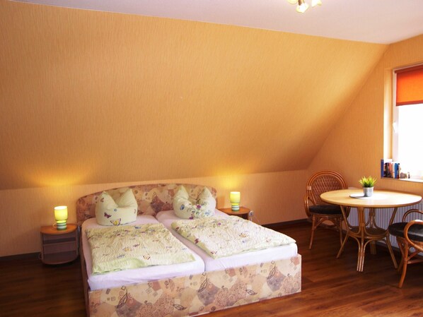 1 bedroom, iron/ironing board, WiFi, bed sheets