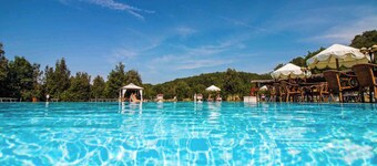 Loma-asunto, uima-allas