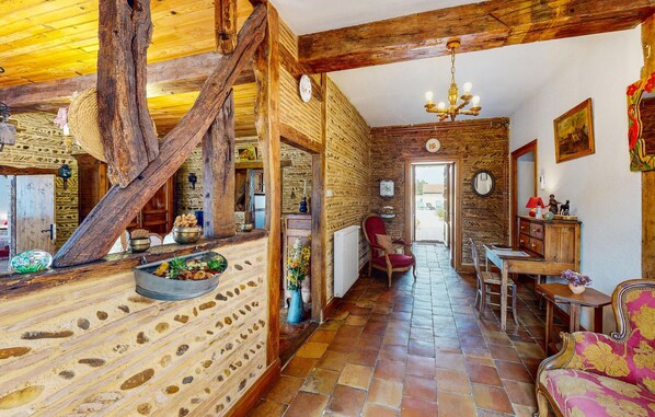 Interior - Awesome home in St Pierre d'Eyraud (St Pierre d'Eyraud)