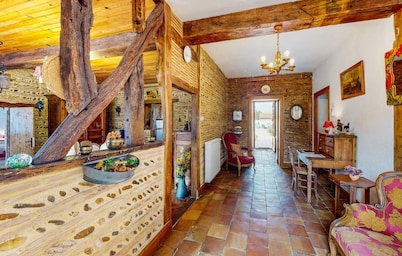 Awesome home in St Pierre d'Eyraud