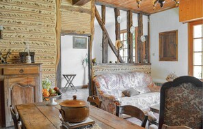 TV - Awesome home in St Pierre d'Eyraud (St Pierre d'Eyraud)