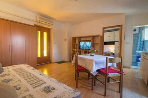 1 bedroom, WiFi - Holiday apartment with balcony (Veli Lošinj)