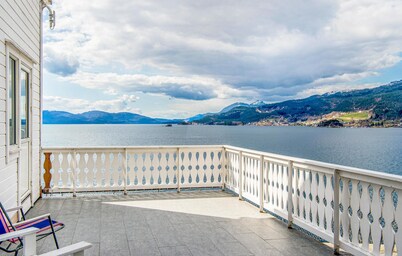 5 bedroom amazing home in Strandebarm