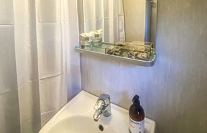 Shower - Beautiful apartment in Nexø with sauna (Nexø)