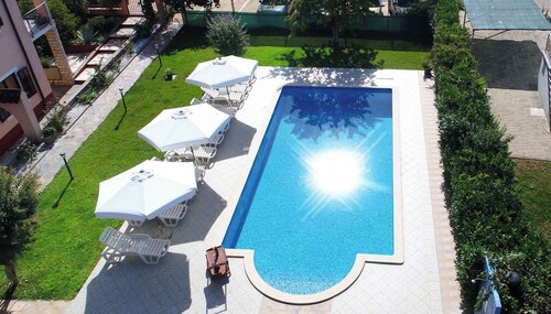 Studio with pool and air conditioning