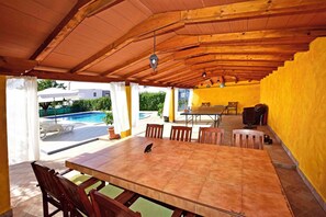 Outdoor dining - Studio with pool and air conditioning (Novigrad)