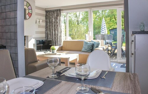Beautiful home in Bruinisse with WiFi