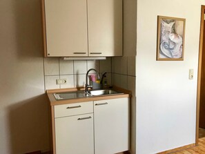 Køleskab, mikrobølgeovn, ovn