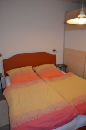 Unclassified image, 4 of 9, button