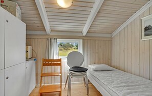 3 bedrooms, travel cot, free WiFi