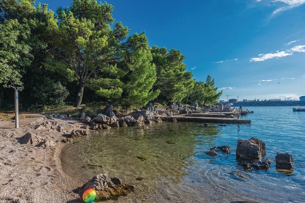 Una playa cerca