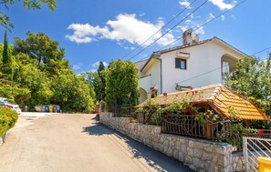 Exterior - Beautiful apartment in Omisalj with WiFi (Omisalj)