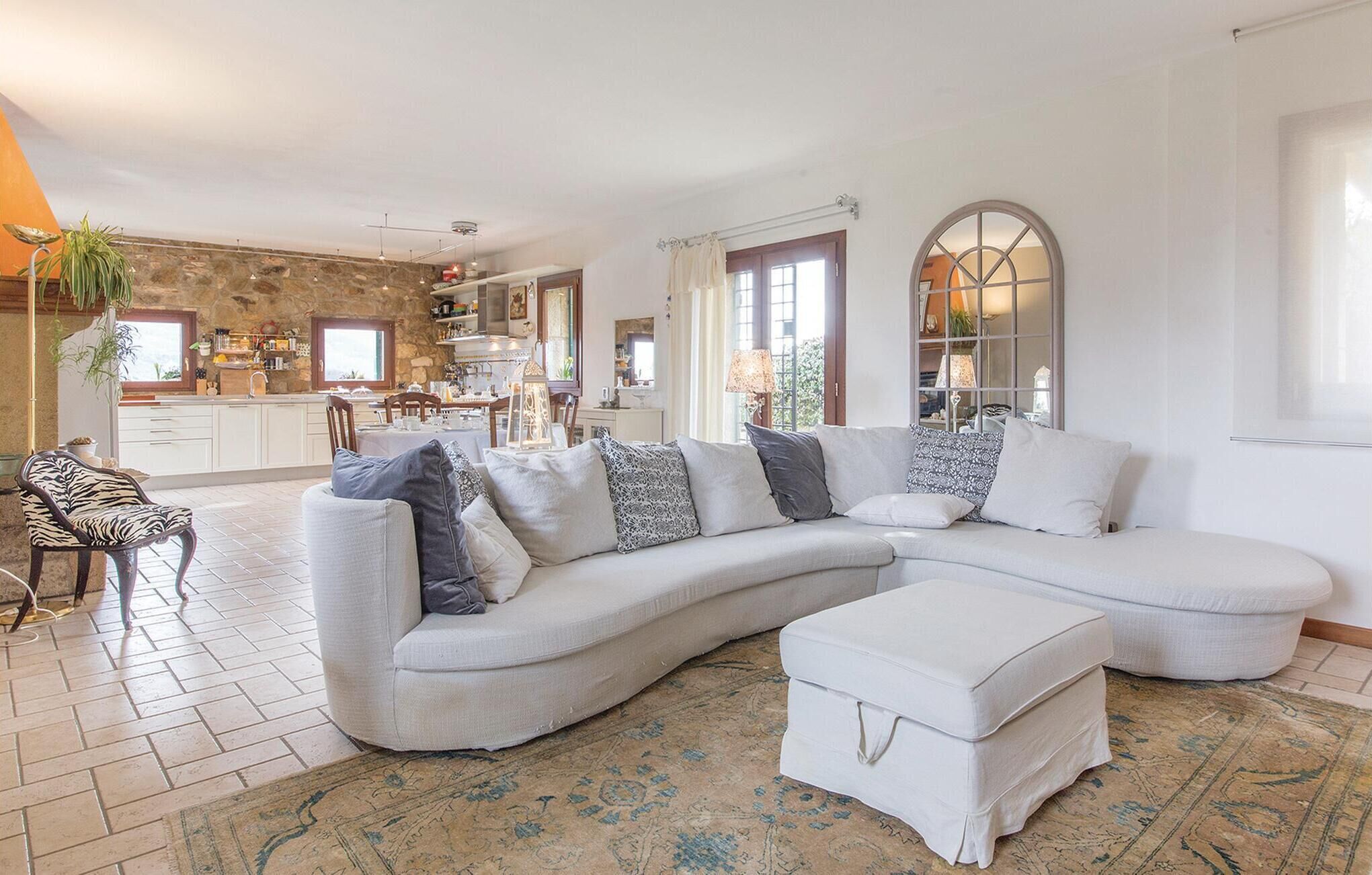 TV, fireplace, DVD player