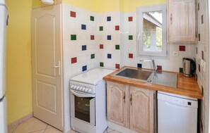 Kühlschrank, Mikrowelle, Herdplatte, Geschirrspüler