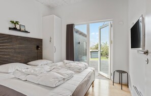 4 bedrooms, travel cot, free WiFi