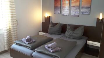 2 bedrooms, travel crib, bed sheets