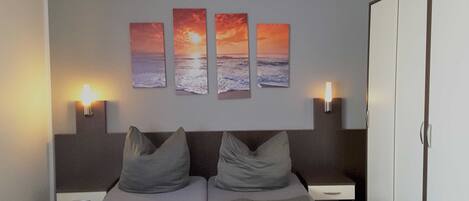 2 bedrooms, travel cot, bed sheets