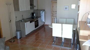 Fridge, oven, dishwasher, highchair