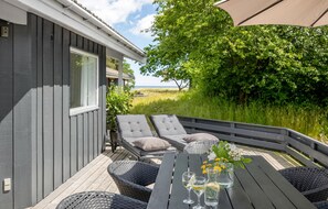 Outdoor dining - Lovely home in Nexø with sauna (Nexø)