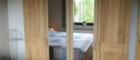 2 chambres, lit de bébé portatif, Wi-Fi, literie fournie