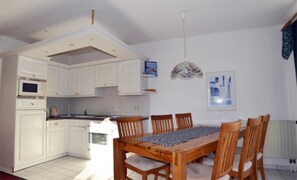 Geladeira, micro-ondas, fogão, lava-louças