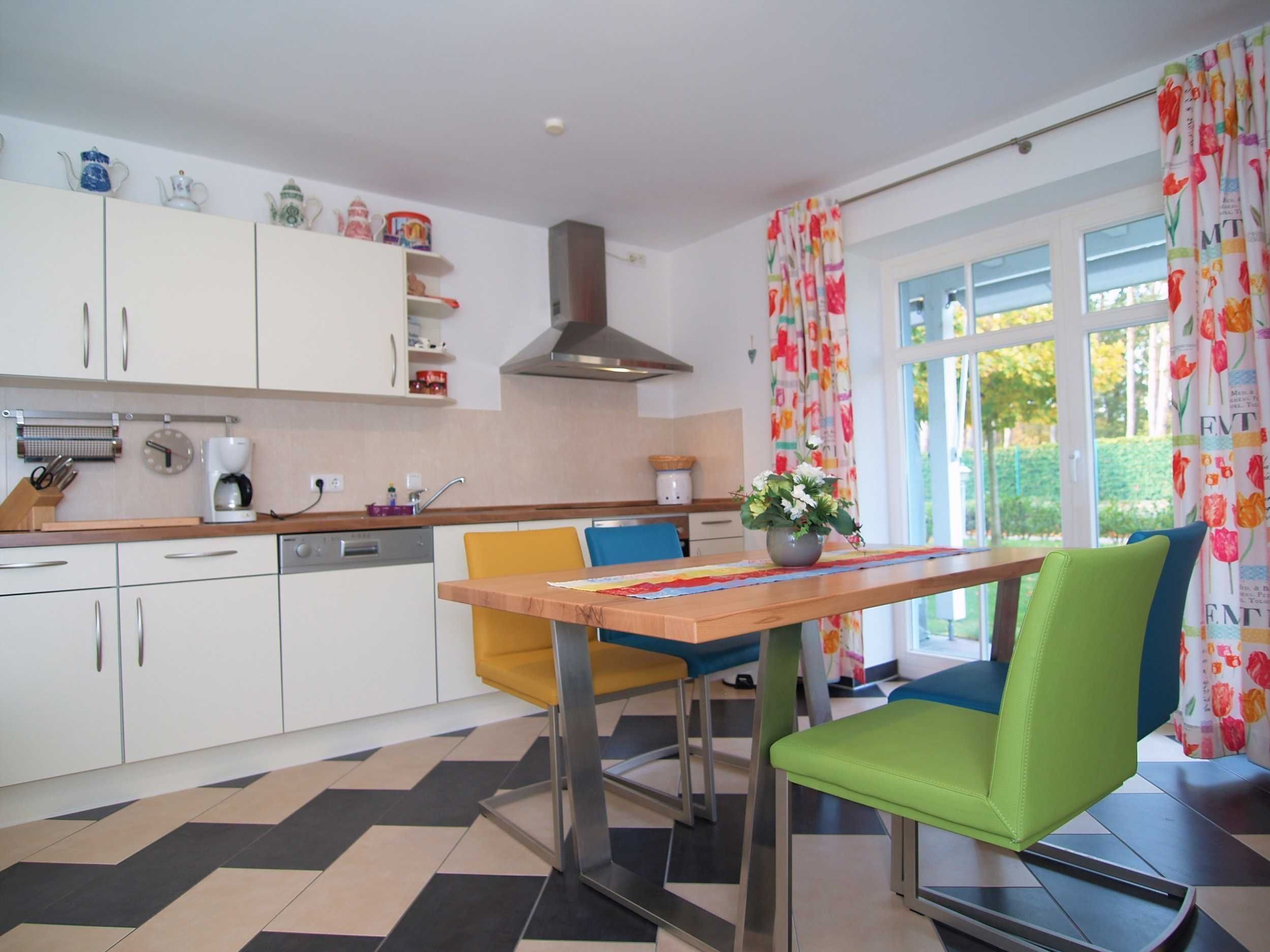 Fridge, oven, dishwasher, coffee/tea maker