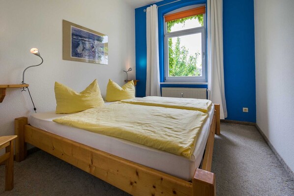 2 bedrooms, travel cot, WiFi, bed sheets