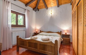 3 عدّة غرف نوم وسرير سفر وواي فاي مجانًا وملاءات أسرّة