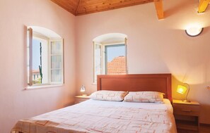 1 bedroom, bed sheets
