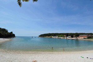 Nær stranden